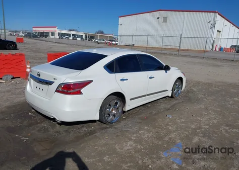 2015 Nissan Altima 2.5 Sv z USA, uszkodzony, nr VIN 1N4AL3AP4FC147704